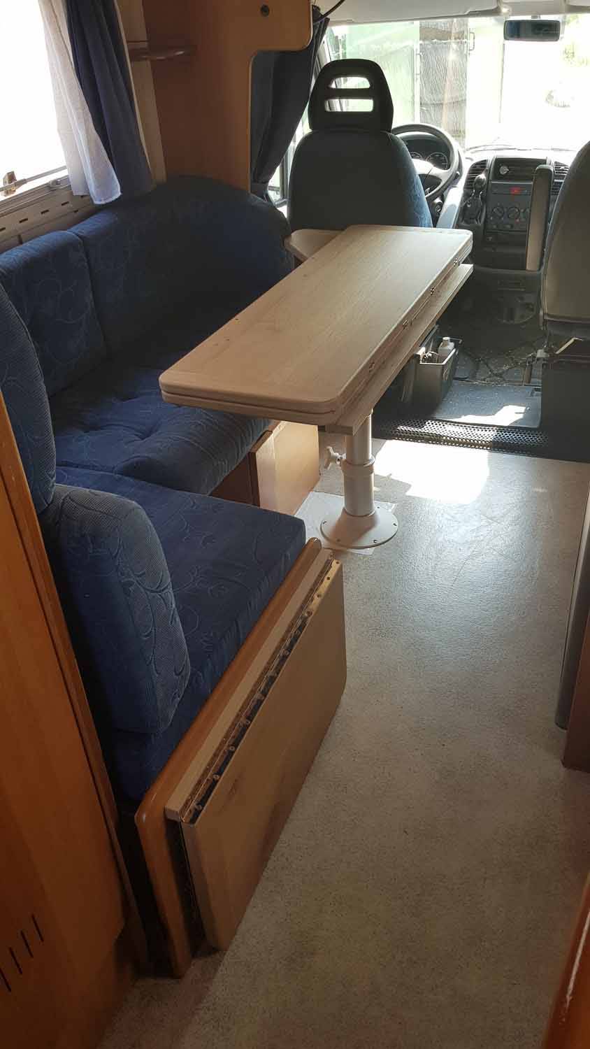 table en bois camping-car